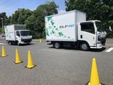いすゞ初の量産BEVトラックである「エルフEV」（筆者撮影）