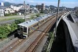 桐生駅を出発したJR両毛線の電車（編集部撮影）
