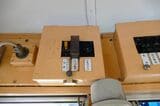 運転席上部のスイッチ類（記者撮影）