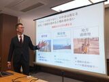 タクシー不足への課題を説明する川鍋会長（筆者撮影）