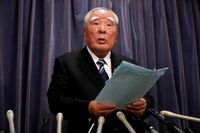 スズキ､鈴木修会長が燃費不正でCEO職返上　　 技術担当副社長は辞任