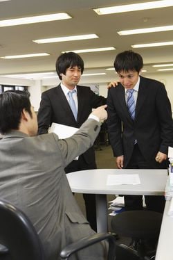 説教ジジィ と お節介ババァ の仕組み 最新 職場の心理学 女と男の探り合い 東洋経済オンライン 社会をよくする経済ニュース
