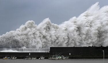 台風21号が日本上陸､100万人超に避難勧告 700便以上が欠航