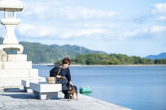 海へと伸びる普賢寺の参道をお散歩