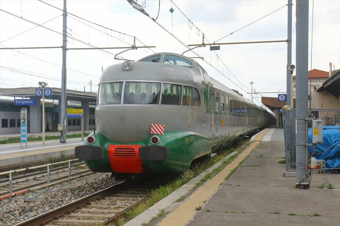 ベルガモ駅に停車するETR252型アルレッキーノ