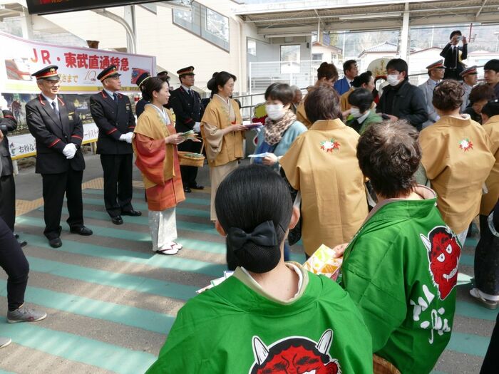 鬼怒川温泉駅でのお出迎え