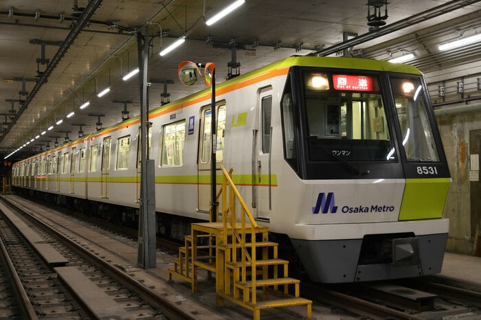 長堀鶴見緑地線に転用された元今里筋線用80系。側面の帯