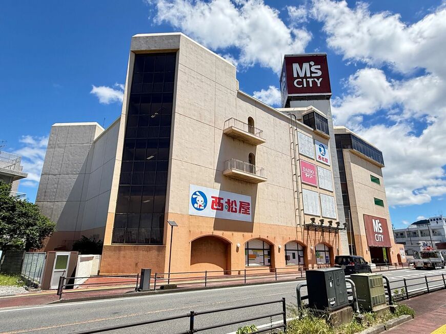 国道3号沿いに位置する「エムズシティ」（写真：筆者撮影）