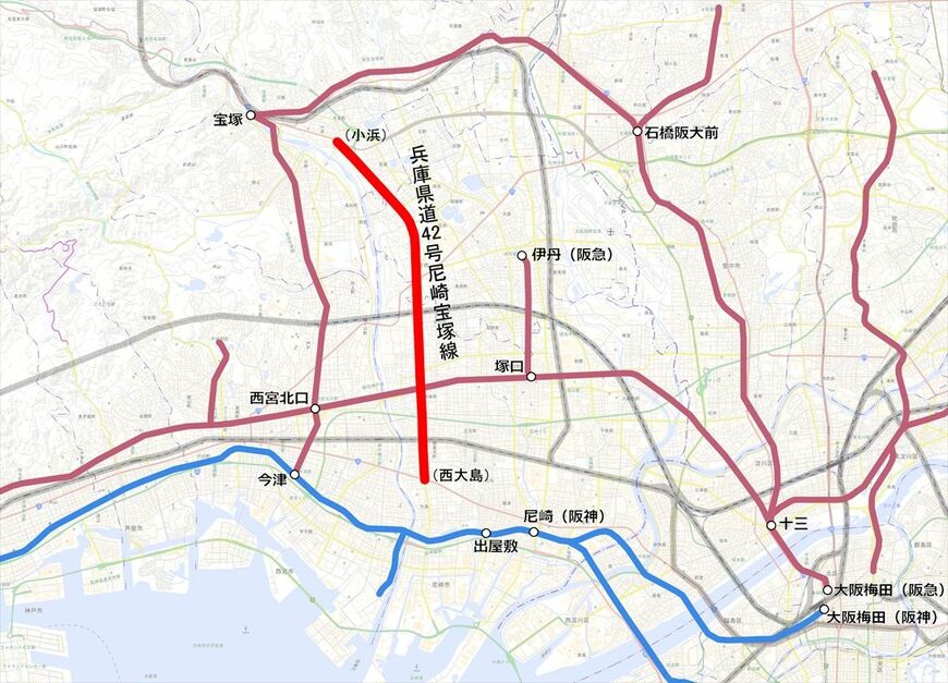 兵庫県道42号の位置。阪神線（青）のエリアから阪急線（マルーン）のエリアに入り込んでいる（国土地理院地図を筆者加工）