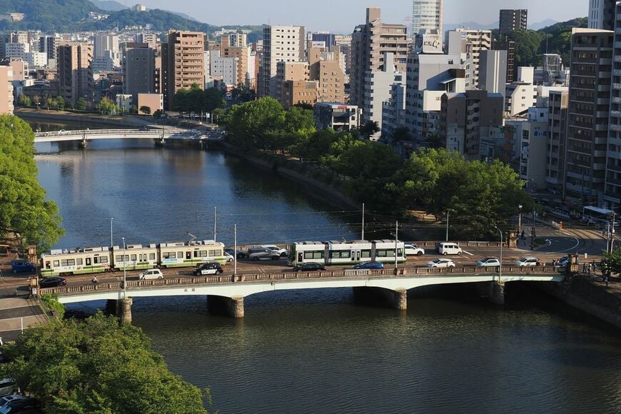 旧ルートにあった荒神橋。車道は片側1車線で渋滞が多く発生していた（撮影：伊原薫）