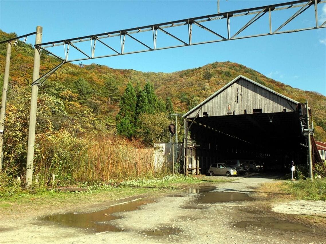 峠駅、スイッチバック跡のスノーシェッド