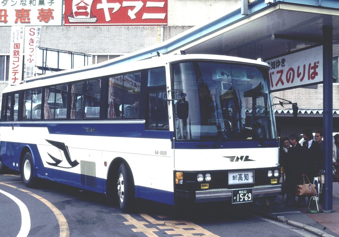 松山―高知間の国鉄急行バス（撮影：南正時）