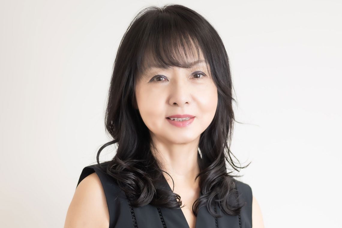 廣津留真理（ひろつる・まり）褒めて伸ばす英語の先生。ディリーゴ英語教室代表、Dirigo代表取締役、一般社団法人 Summer in JAPAN代表理事。大分県出身。早稲田大学卒。 英語指導歴30年。大学卒業後、フリーランスの英語の翻訳、小中高生の英語教育に携わり、長女の廣津留すみれが大分市の公立小中高校から塾なしで米ハーバード大学に進学したのを機に、2012年に大分市内でDirigoを起業、ディリーゴ英語教室を本格的に開校。20年には全クラスをオンライン化、生徒は首都圏を中心に全国、海外からも集まっている。独自の英語指導法「ひろつるメソッド」でこれまで1万人超を指導、英語4技能（読む・書く・聞く・話す）習得に抜群の成果を出している。一般社団法人Summer in JAPANはグローバル人材を育成するためのサマースクールで、ハーバード大の学生を講師陣に、世界約20カ国の若者が大分市に集いスピーチやプログラミングなどを英語で学んでいる。14年、経済産業省「キャリア教育アワード奨励賞」を受賞。著書に『成功する家庭教育 最強の教科書』『英語ぐんぐん ニャードリル』（ともに講談社）、『英語で一流を育てる』（ダイヤモンド社）、『世界のトップ1%に育てる親の習慣ベスト45』（幻冬社）などがある