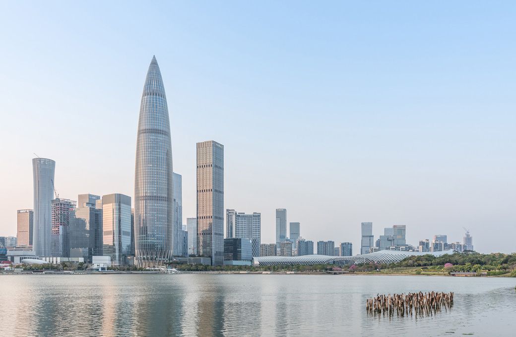 中国を代表するハイテク企業が居並ぶ深圳市。近隣の香港証券取引所は、IPO資金調達額が5年ぶりに世界首位になる見込み（写真：Getty Images）