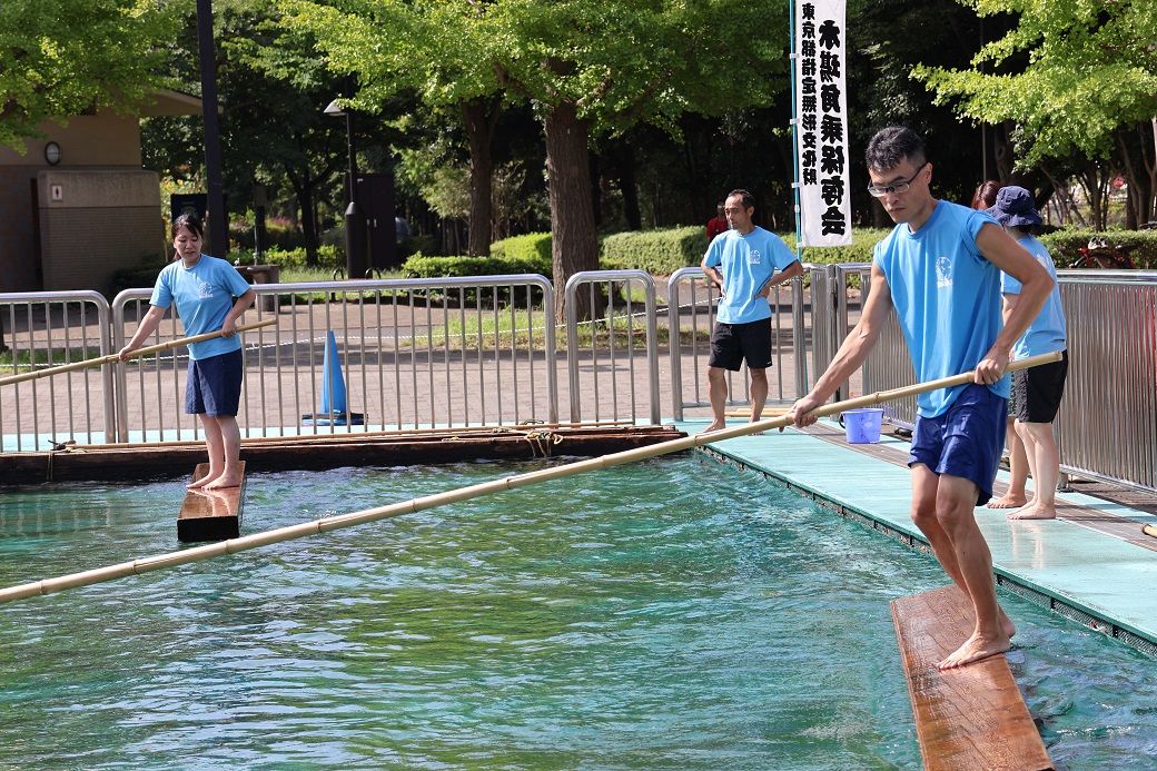 角乗の練習に励む「東京都指定無形文化財 木場角乗保存会」ら保存会メンバー