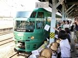日田駅に到着した通常ルート再開後の「ゆふいんの森」1番列車＝2018年7月14日（記者撮影）