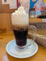 「ジェリコ　元祖」。アイスコーヒーにコーヒーゼリー、ほんのり甘いホイップが混ざり合う（筆者撮影）