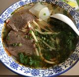 筆者も経験したことがあるスープも薄く麺の形も均一ではない蘭州ラーメン。オープンからものの数カ月で閉店してしまった（写真：筆者撮影）