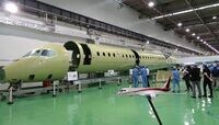 三菱MRJ､“チラ見せ"の意図 飛行試験用の機体構造部位､報道陣に公開
