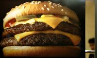 マクドナルド、ハンバーガーを100円に値下げ 4月1日から、一部商品は価格据え置き