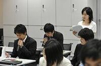 新入社員の初任給を据え置きする企業は96.6％、2010年度調査