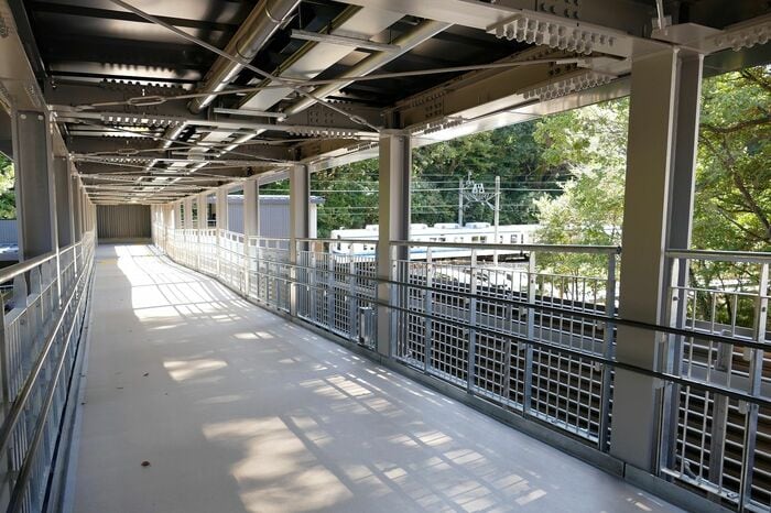 ホンダの工場側から見た連絡通路