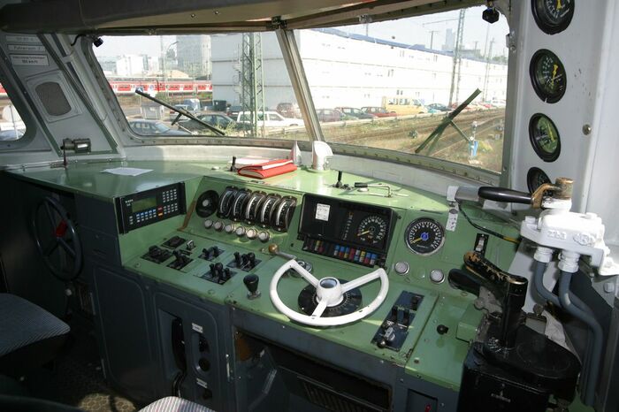 103形の試作機、E03形の運転台