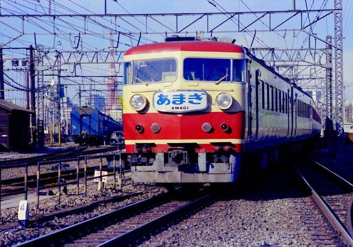 こちらが本物の157系「あまぎ」＝1970年撮影
