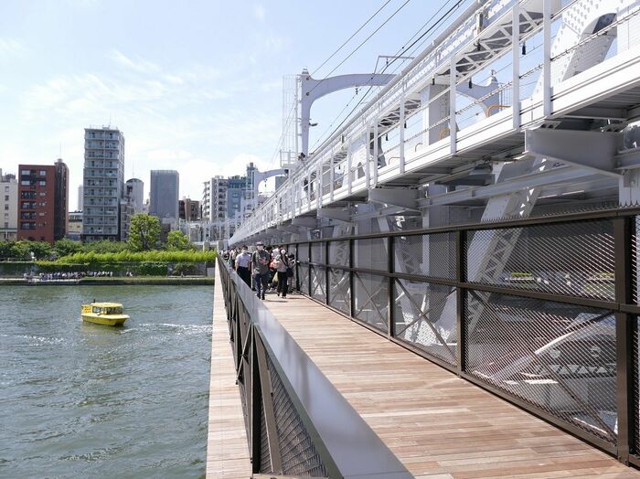 通路の長さは約160m。幅は2.5ｍある