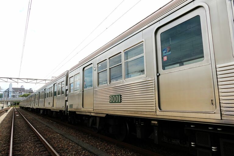 南海6000系　2連 南海6000系､還暦超えた最古参車両｢長寿の秘訣｣ 関西初オールステンレス