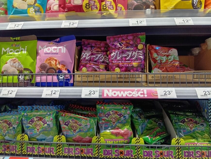 ポーランド・ワルシャワで見つけた日本のお菓子（筆者撮影）