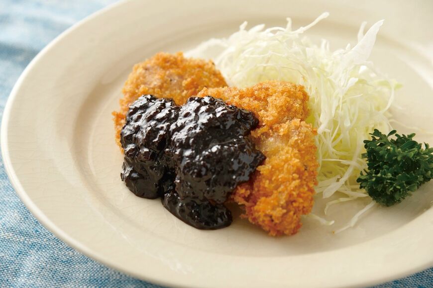 安部氏が開発した「魔法の調味料」さえあれば、簡単に作れる「満足度120％のみそカツ」（『安部ごはん』より／撮影：佳川奈央）