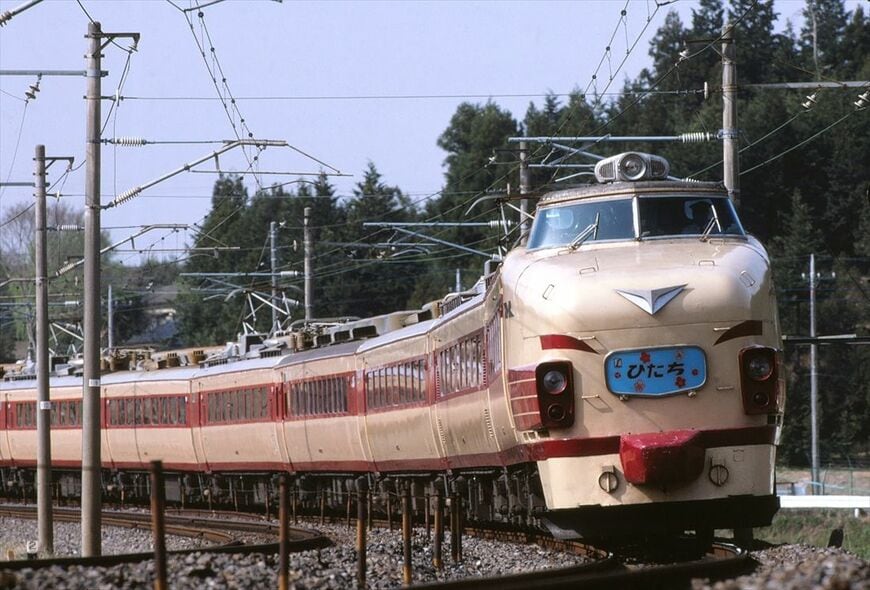 ＜国鉄時代＞石岡付近を走るボンネット型先頭車の「ひたち」（撮影：南正時）