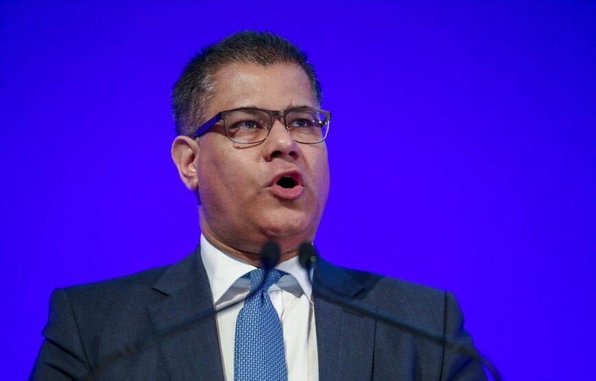 イギリスのアロック・シャルマCOP26議長（写真：Simon Dawson／Bloomberg）