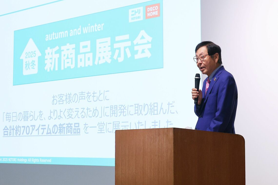 商品開発の指揮をとる似鳥会長。今年で81歳となったが、いまだに経営の最前線に立つ（撮影：今井康一）