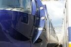 周りの景色が映り込む車体色だ