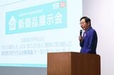 商品開発の指揮をとる似鳥会長。今年で81歳となったが、いまだに経営の最前線に立つ（撮影：今井康一）