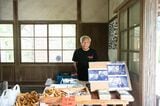 現在は嘉例川駅構内で販売。駅弁販売は主に夫の文昭さんが担当（筆者撮影）