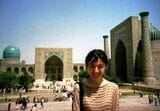 ウズベキスタンでのガイド時代、世界遺産となっている古都サマルカンドにて（写真：オルズグルさん提供）