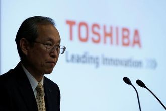 東芝綱川社長､法的整理｢検討していない｣