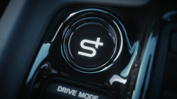 新型「プレリュード」に搭載されるとされる「Honda S+ Shift」ボタン（写真：本田技研工業）