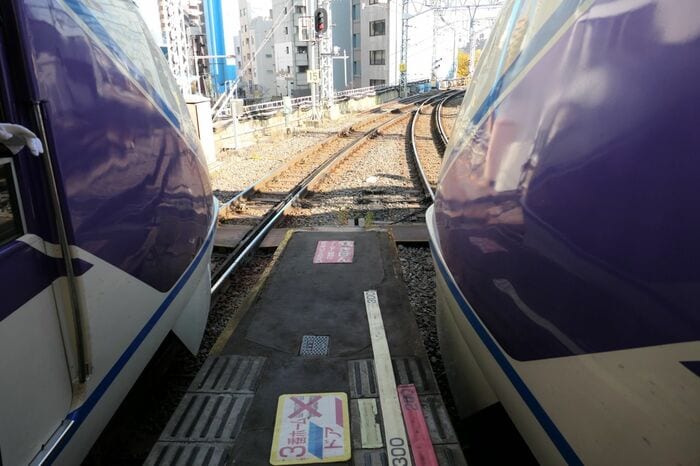 スペーシアは浅草駅のホームいっぱいに停車する