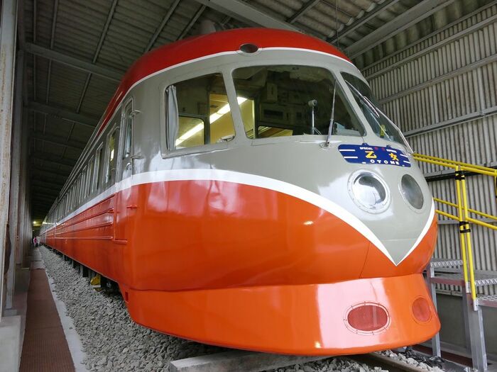 風洞実験を経て生み出された流線形の前面