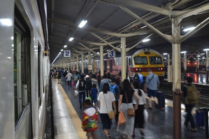 コロナ禍前のフアランポーン駅の様子。東北方面からの