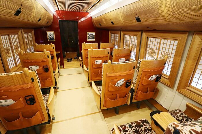 観光列車「36ぷらす3」車内