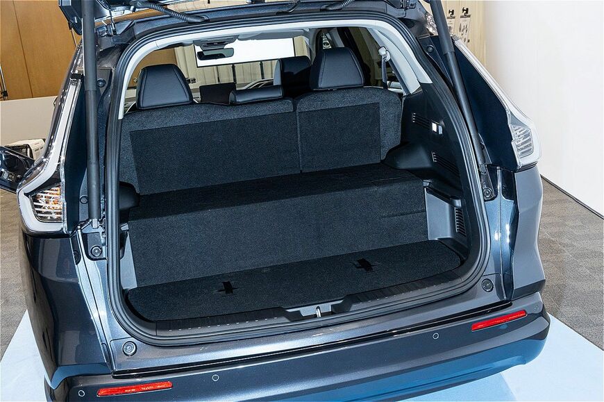 プラグイン充電機能を持つホンダの新型燃料電池車「CR-V e:FCEV」（筆者撮影）