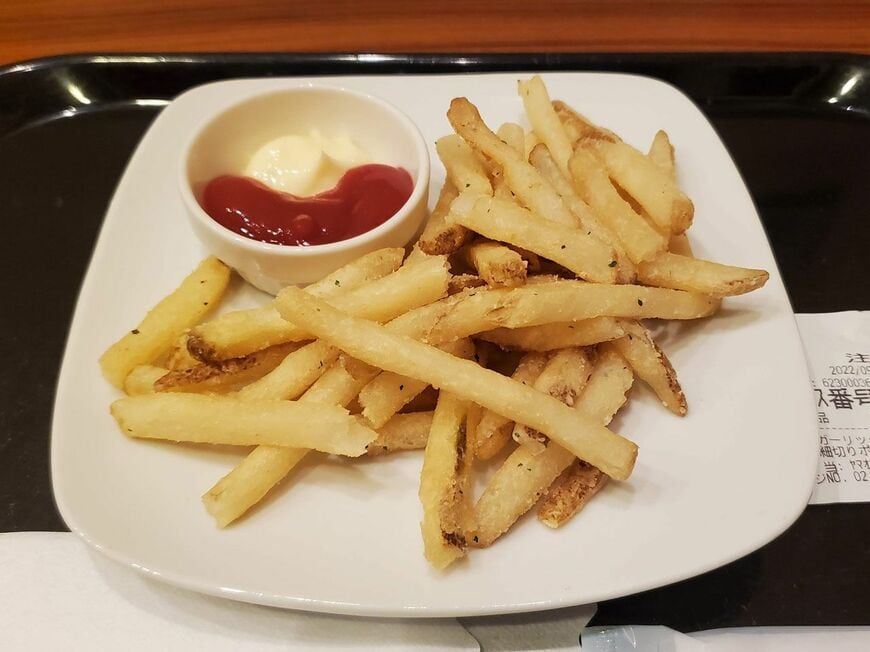 これが快活CLUBの細切りポテト、通称神ポテト。現在はマヨネーズが別で有料になっている（筆者撮影）