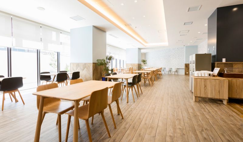 日吉寮の食堂。朝食は260円で食べられる（写真：伊藤忠商事採用ページより）