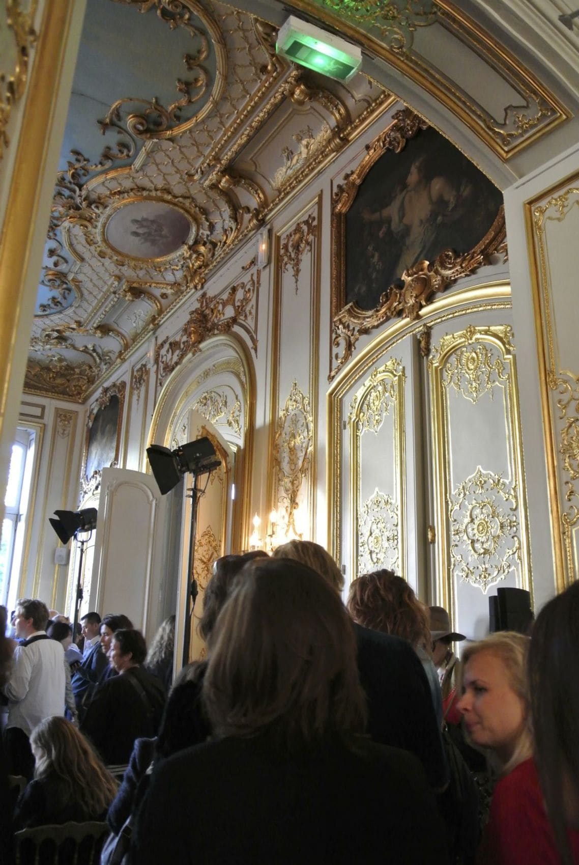 フレンチクラッシックの内装が豪華な18世紀の建物