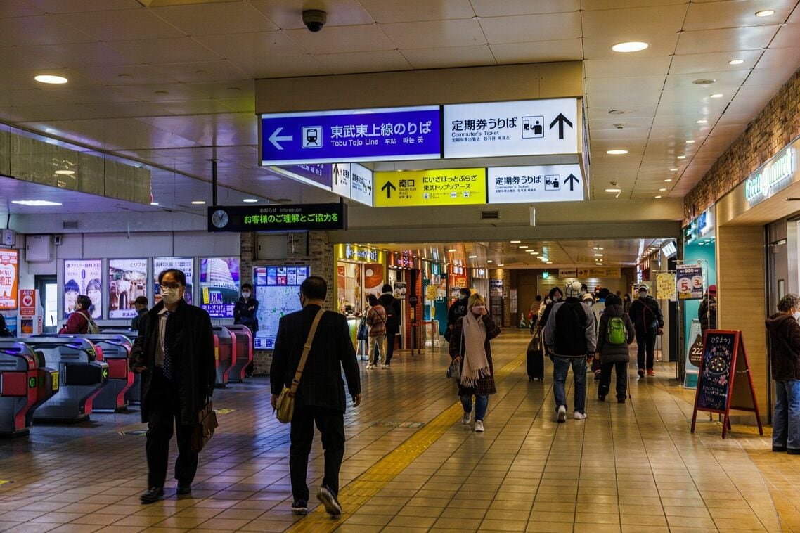 志木駅の自由通路。駅商業施設に直結している